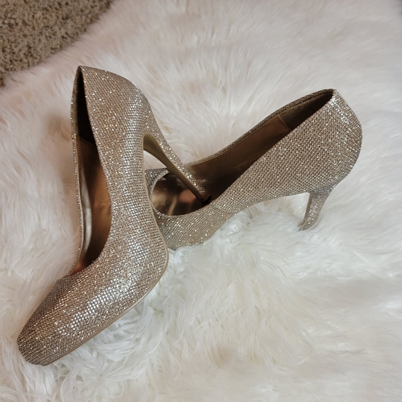 Champagne Gold Pumps - Picture 5 of 10